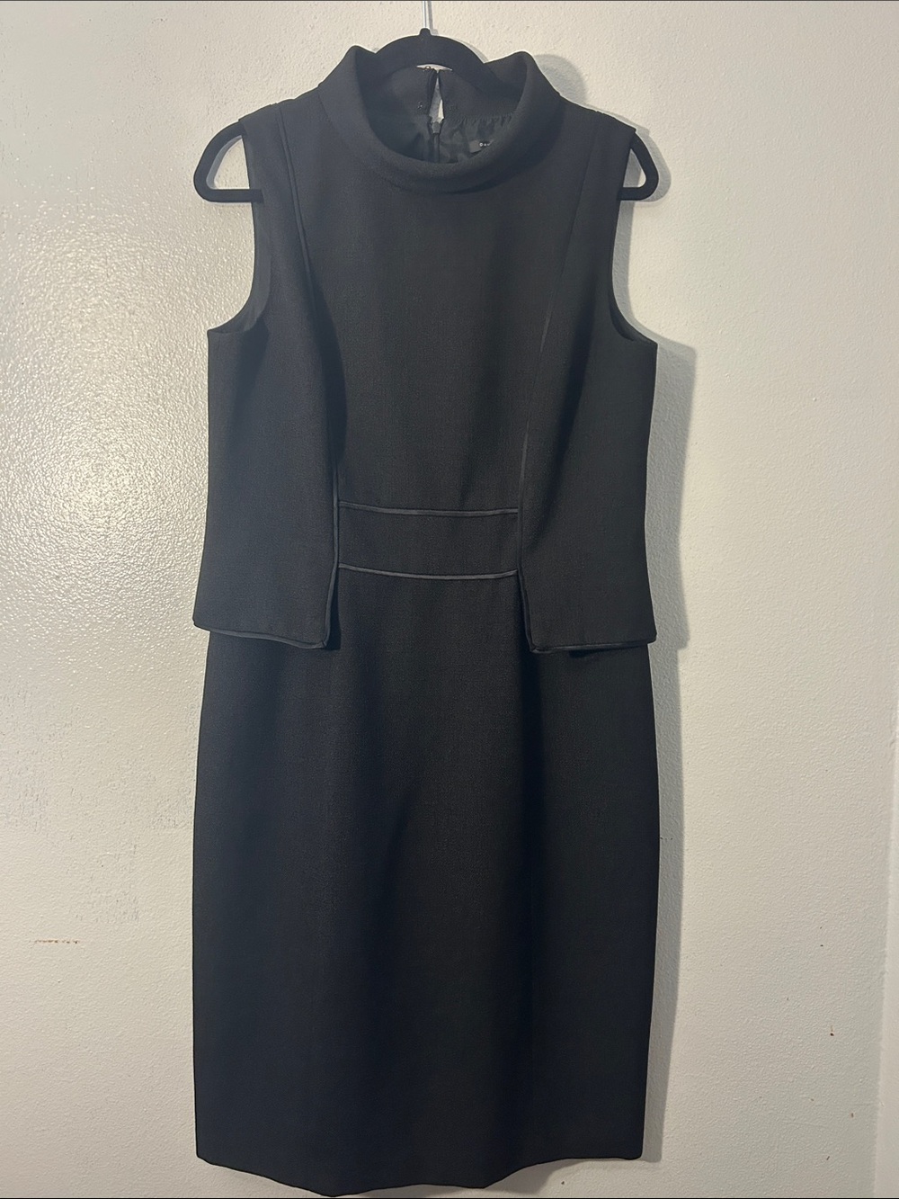 David Meister Black Sleeveless Mock-Neck Sheath Dress